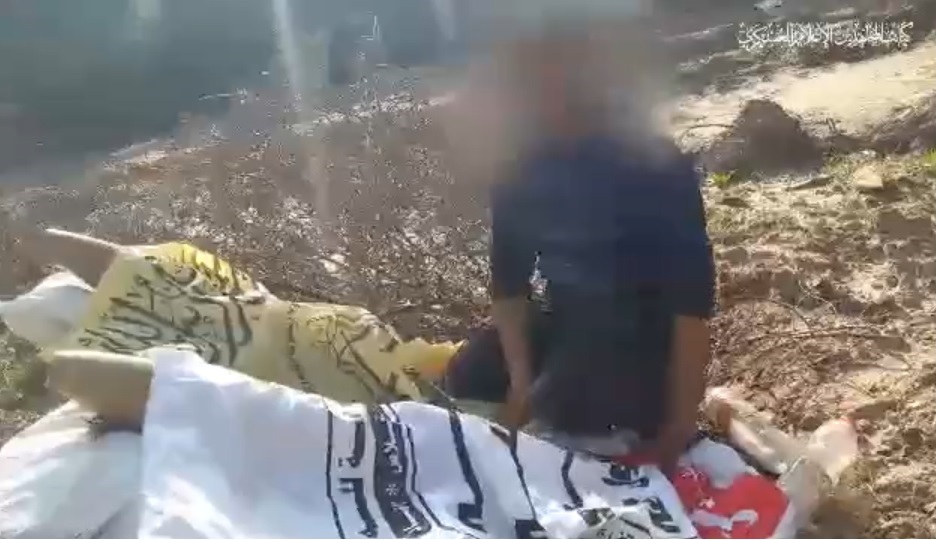 فيديو | مشاهد من قصف مستوطنة "ناحل عوز" برشقة صاروخية