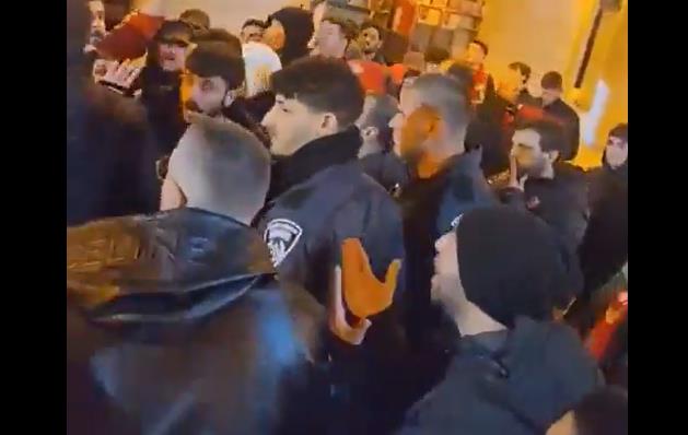 فيديو | اشتباكات بين الشرطة الصهيونية ومتظاهرين إسرائيليين رفضوا العدوان على غزة