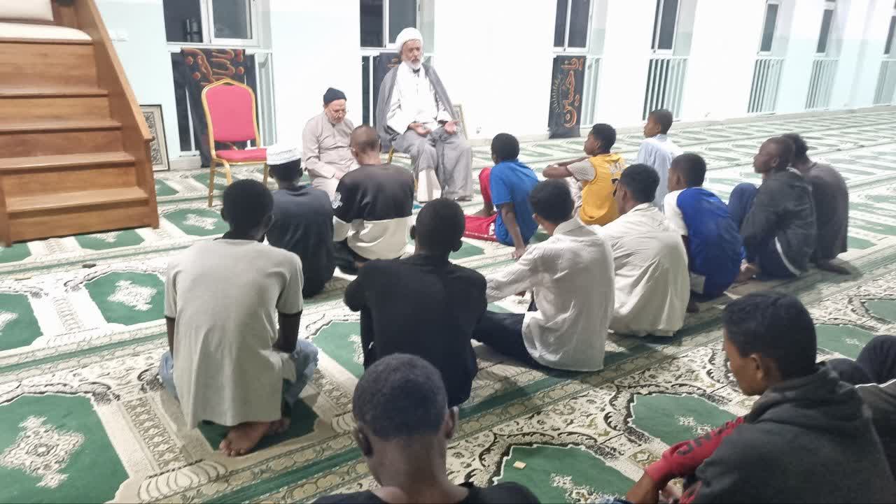 برگزاری مراسم اعتکاف با حضور ۸۰ نفر از جوانان ماداگاسکار در مجتمع امام رضا(ع)