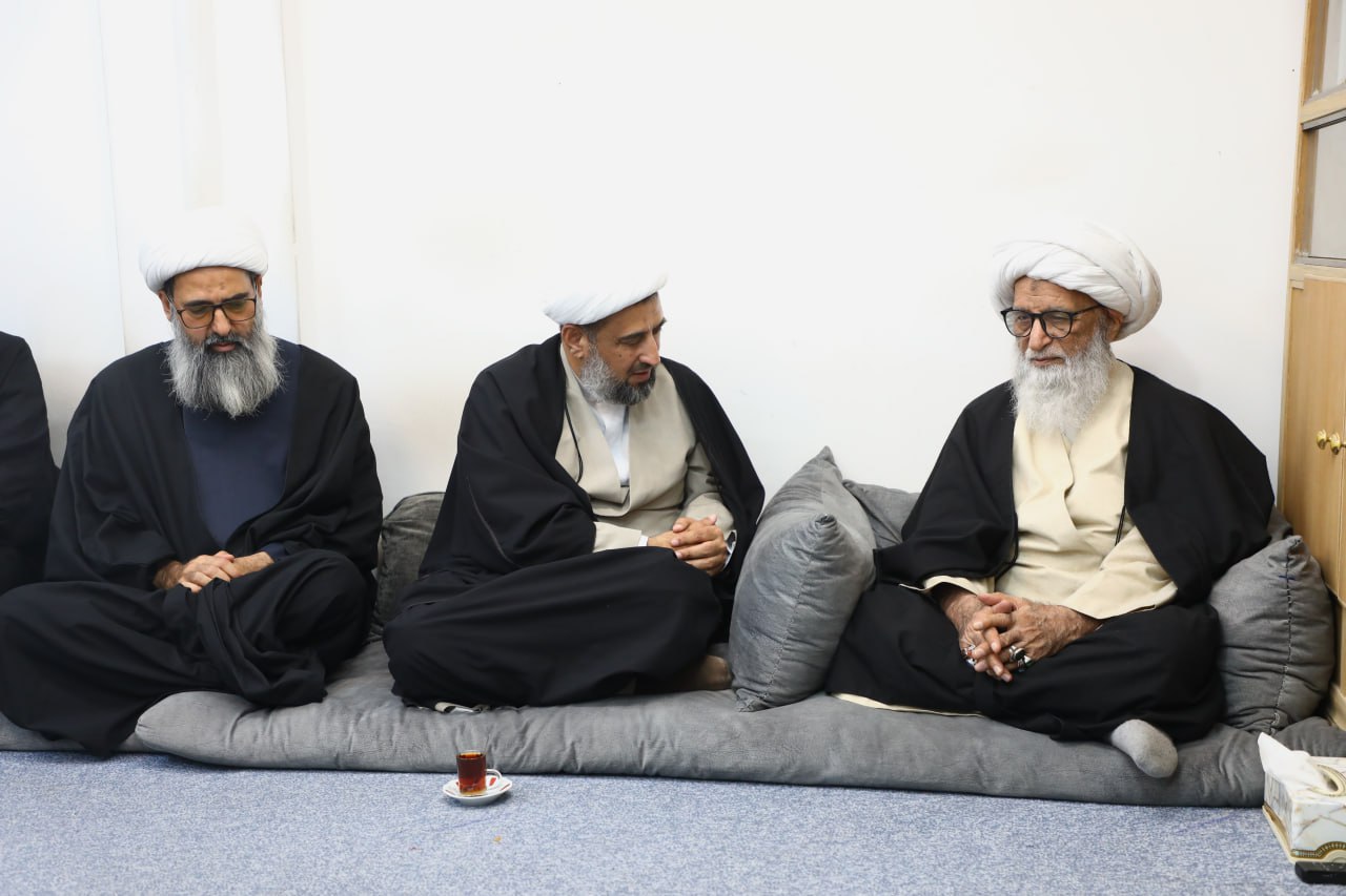   آية الله النجفي يستقبل أبناء أُسرة الشيخ محسن ‌‏النجفي