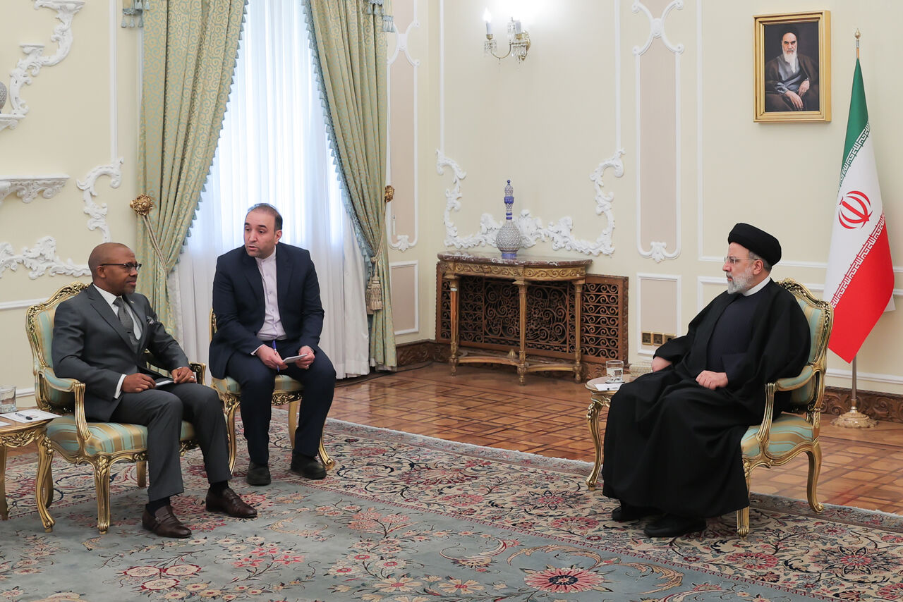 Iran President applauds South Africa for lodging complaint against Israeli regime