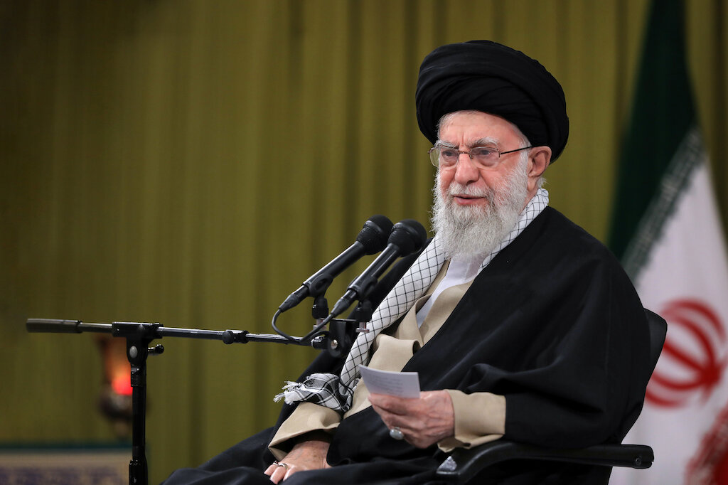 Imam Khamenei to Islamic Countries: Cutting off the Zionist regime’s lifeline