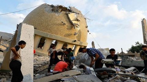 فيديو | العدو الصهيوني يدمر مسجد القسام في غزة