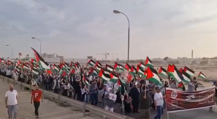فيديو | تظاهرة في البحرين رفضا لتواجد الأسطول الخامس الأمريكي في البلاد