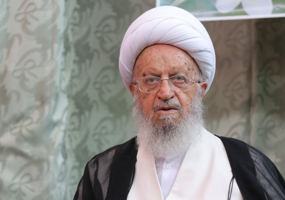 Si Ayatollah Makarem Shirazi ay nagpapayo sa mga kabataan sa panahon ng I'tikaf