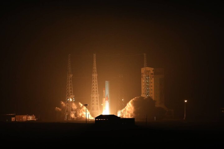 Iran successfully launches 3 satellite into space (+Video)