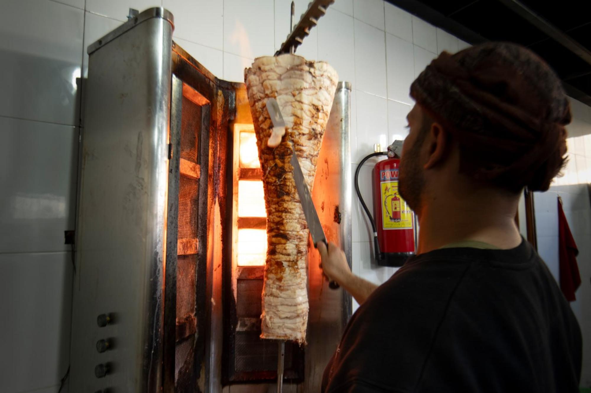 Delegation of Al-Abbas shrine provides its services to visitors of Lady Zaynab in Syria (+Photos)