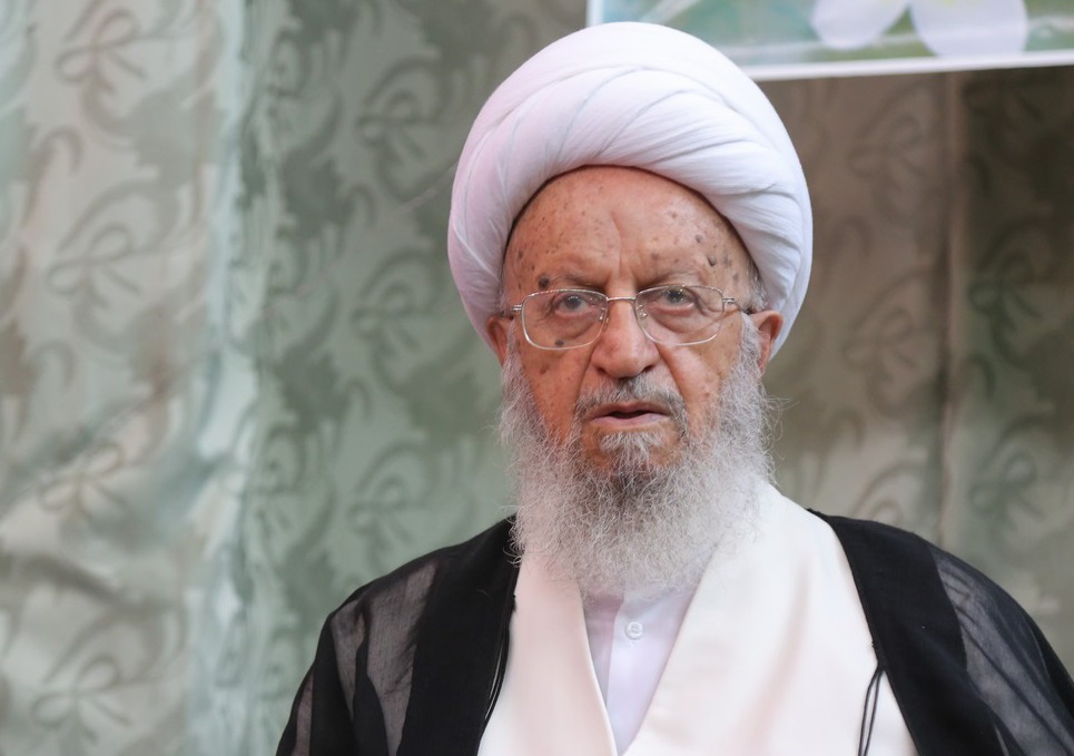 Ayatollah Makarem Shirazi advices youth during Itikaf