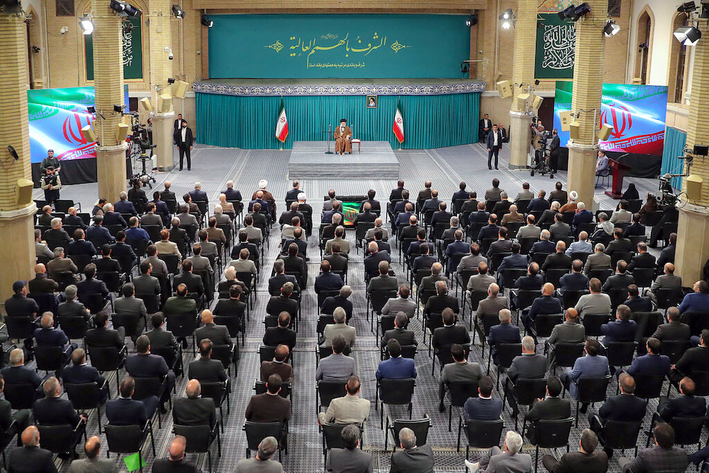 Imam Khamenei: Those active in Iranian economy have turned sanctions into opportunities