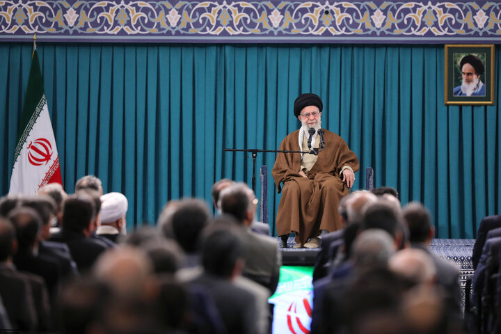 ڕێبەری: گرینگترین ئەرکی دەوڵەت باشتر کردنی دۆخی کار و کاسبییە