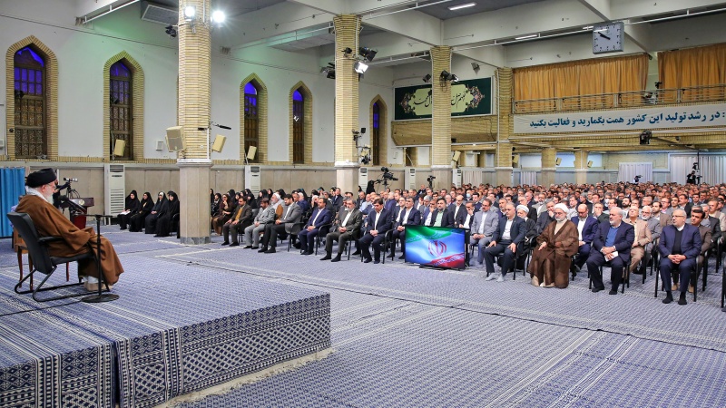 Rahbar Jelaskan Tugas Pemerintah dan Sektor Swasta Iran Majukan Ekonomi