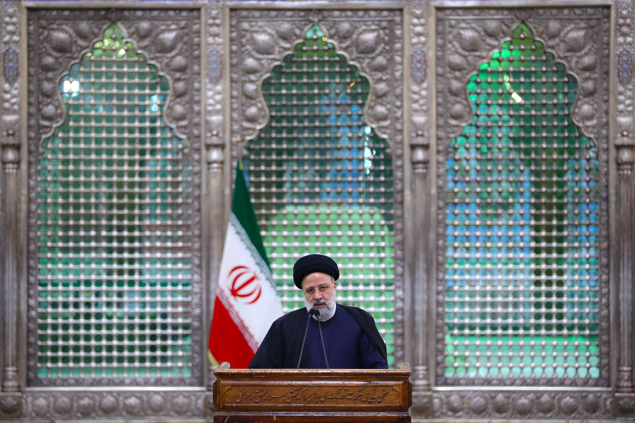 Manifest of Imam Khomeini realize region: Iran President 