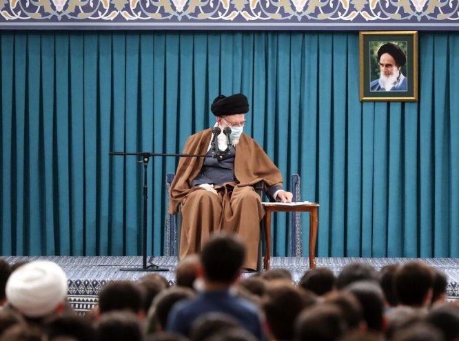 قائد الثورة الاسلامية يعزي بوفاة "حجة الاسلام نمازي"