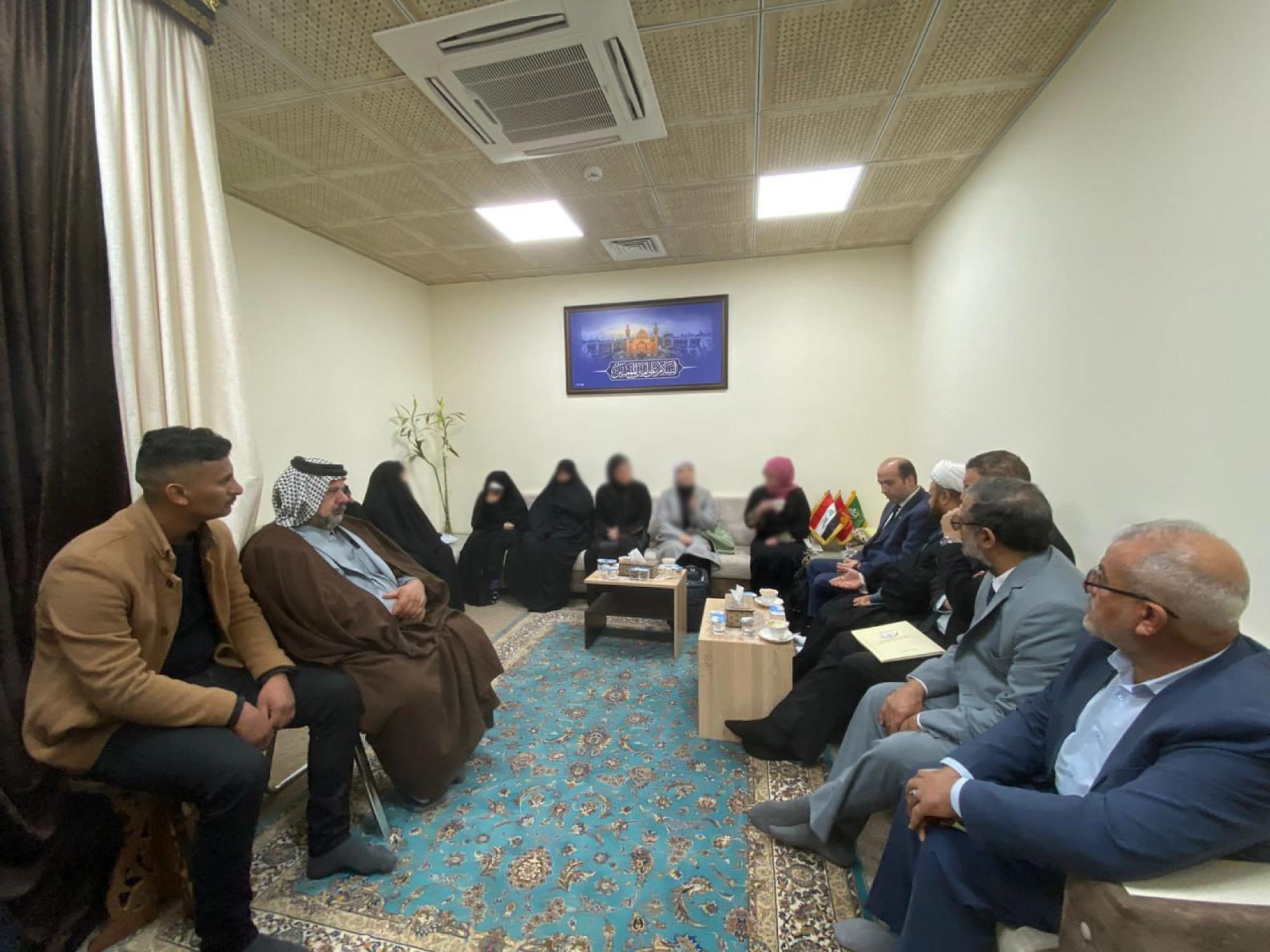 Al-Abbas Shrine discussing with Intl investigation team enhancing cooperation to document extremist crimes