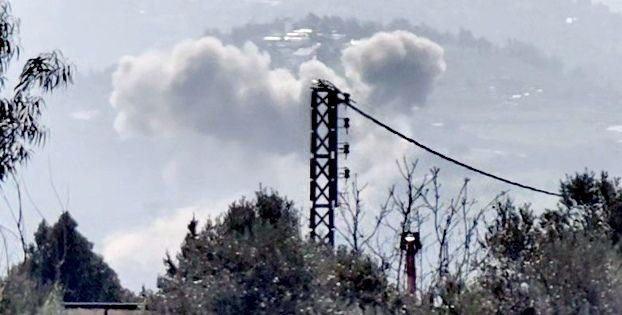  فيديو | الطيران الحربي المعادي يشن غارة جوية  بلدة برج الملوك في جنوب لبنان