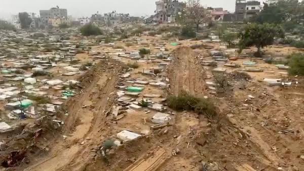 Tentera Israel menggali 1,100 kubur di Bandar Gaza