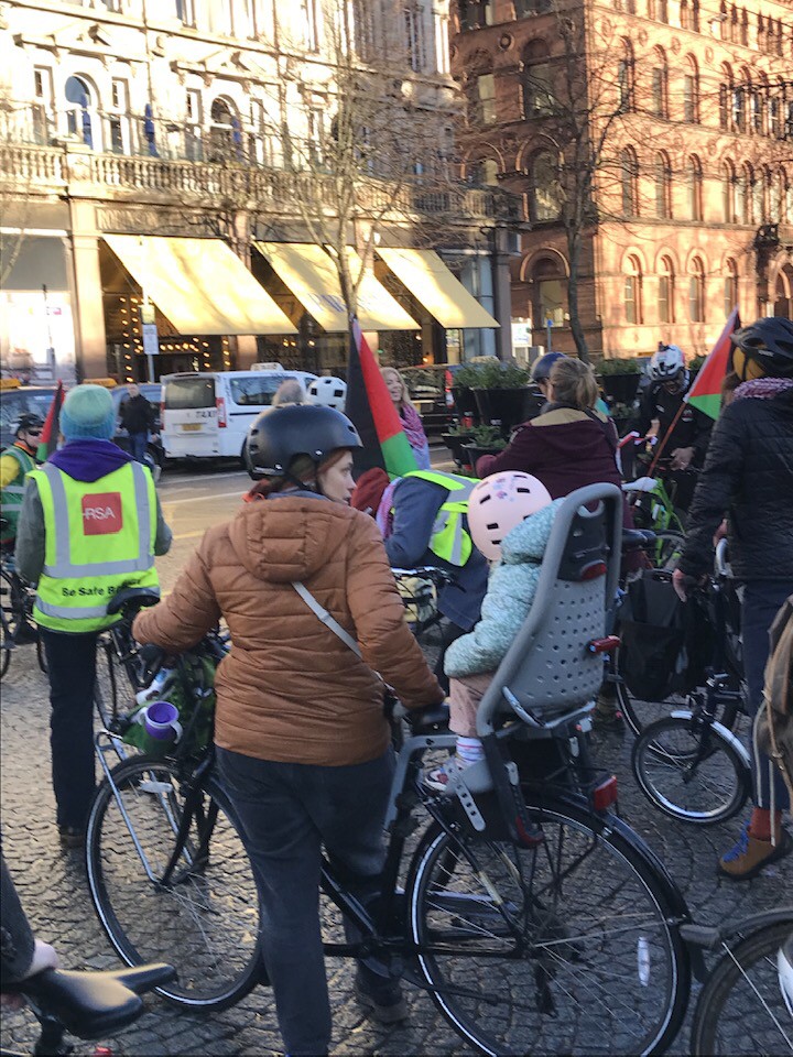 Video / Photos: Cyclists ride around Belfast to raise awareness about Palestine 