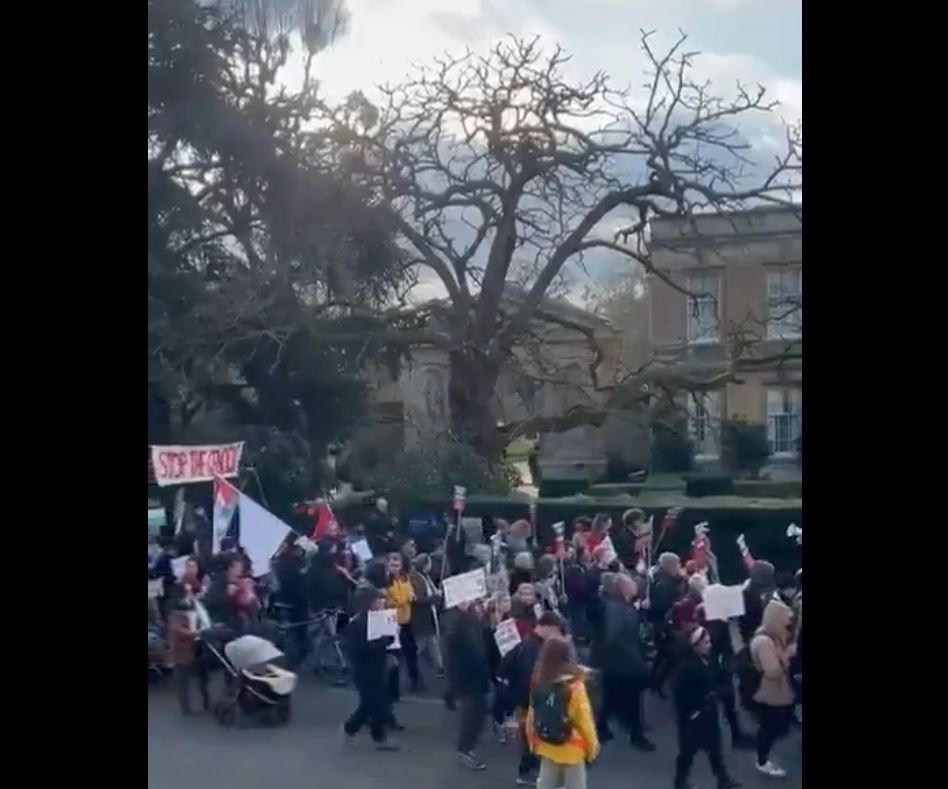 Video: A march in Oxford, England, advocating for a ceasefire in Gaza