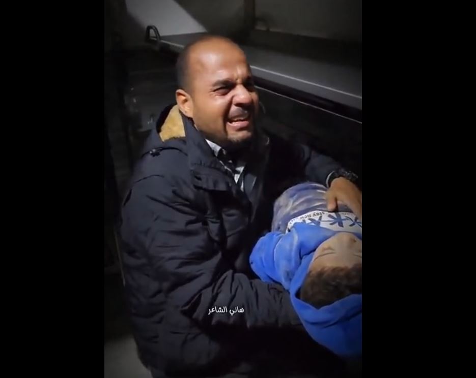 Video: Palestinian Journalist mourning his brother, children after killed in Zionist airstrike in Gaza