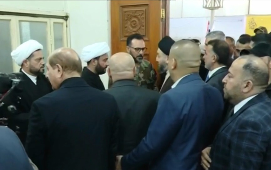 فیديو | إقامة مجلس عزاء الشهيد أبو تقوى السعيدي بحضور قادة سياسيون وعسكريون