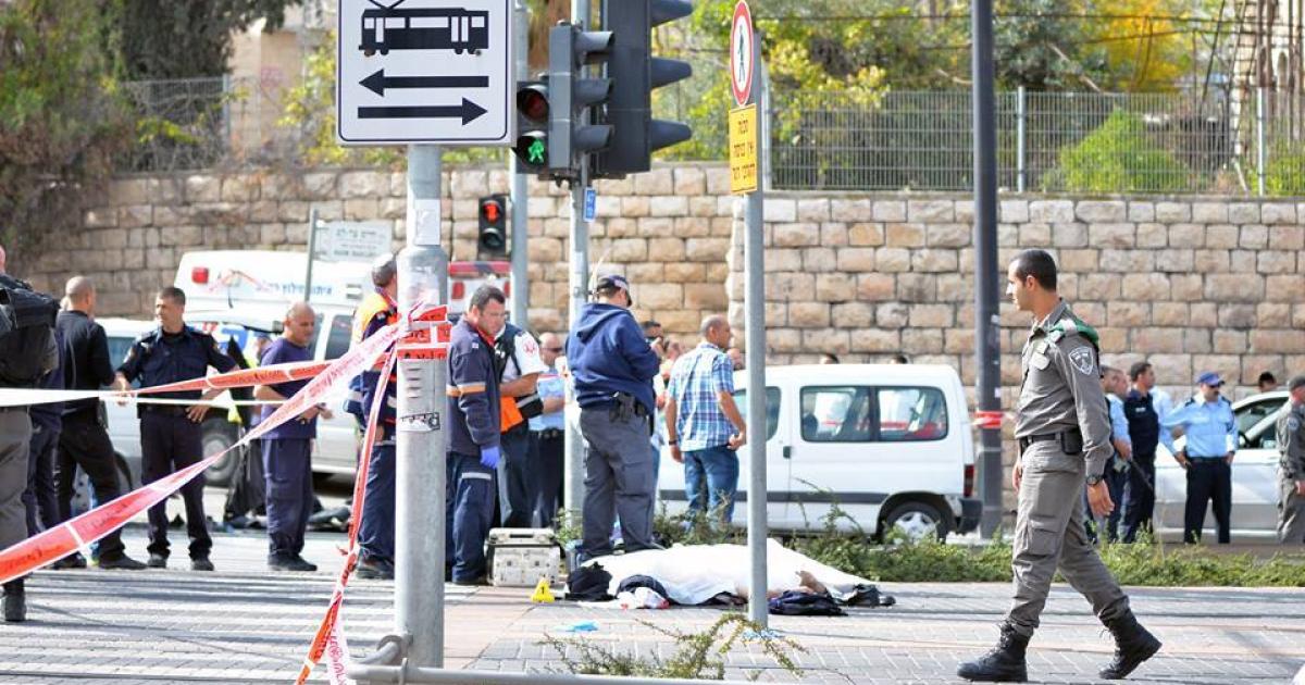 استشهاد مقاوم فلسطيني بعد دهس شرطيين صهيونيين في القدس