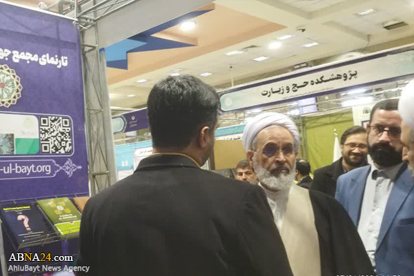 تقرير مصور/ آية الله أعرافي يتفقد جناح إصدارات المجمع العالمي لأهل البيت (ع) في معرض مشكات