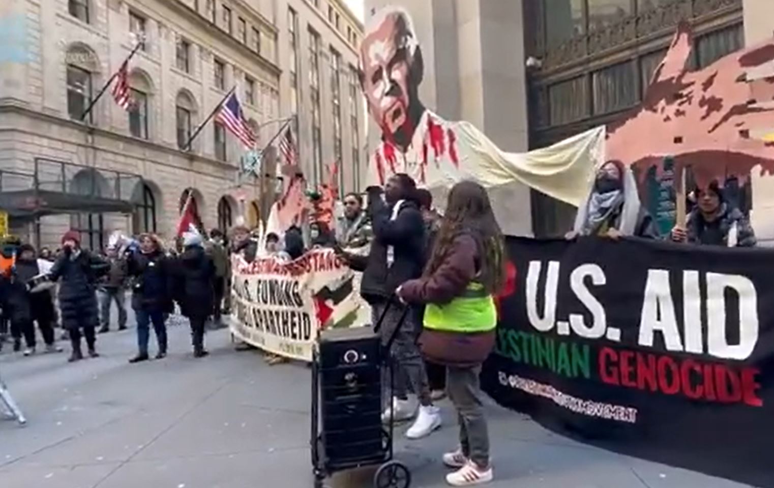 Video: Protesters gathered outside New York Stock Exchange building in support of Palestine 
