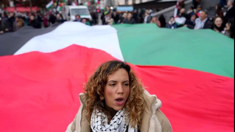 „Israelis tun ihren letzten Atemzug und werden weltweit mehr denn je wegen schrecklicher Verbrechen brüskiert“