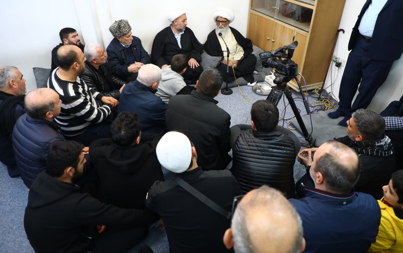 آية الله النجفي: ينبغي للمرأة المؤمنة أن تتمسك بما قدّمته السيدة فاطمة  وزينب (عليهما السلام) في العفة والطهر