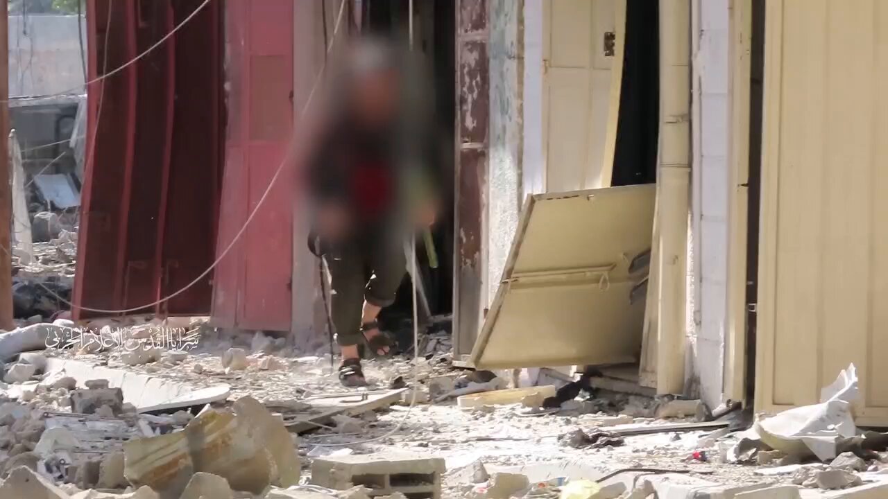 فيديو | استهداف قوة صهيونية متحصنة في أحد المنازل في محاور التقدم بخانيونس