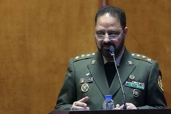 ضابط رفيع بالجيش الإيراني: من وظائف الوالدين تعليم الأطفال علومَ القرآن الكريم