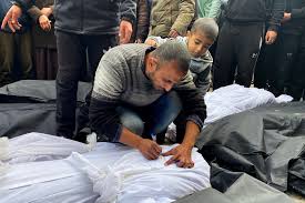  الإعلام الحكومي في غزة: استشهاد 29 فلسطينياً نتيجة مجزرة للعدو الصهيوني بحق النازحين شرق خان يونس 
