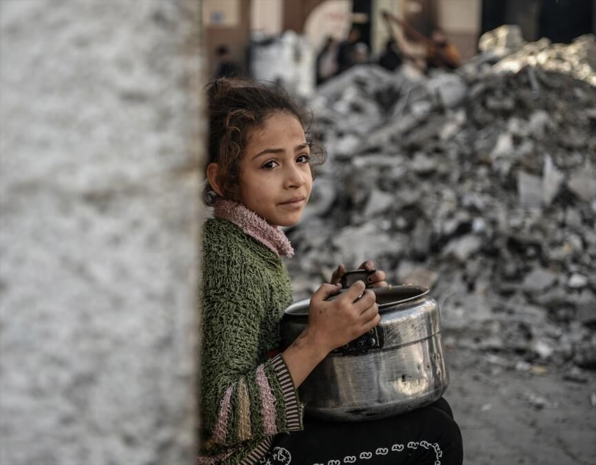 A fome alastra de norte a sul de Gaza, matando crianças