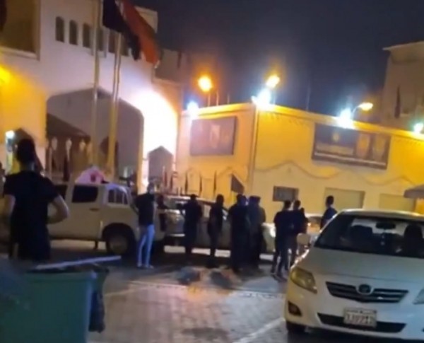 تَصاعُد الانتهاكات في عاشوراء: السلطات الخليفية تعتقل 5 مواطنين في مأتم عالي