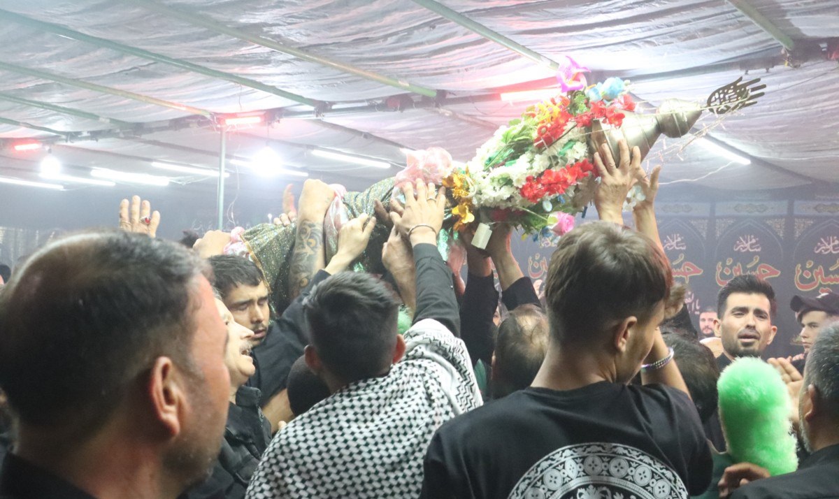 ویدیو | مراسم علم‌کِشی مهاجران افغانستانی در شهر ری 