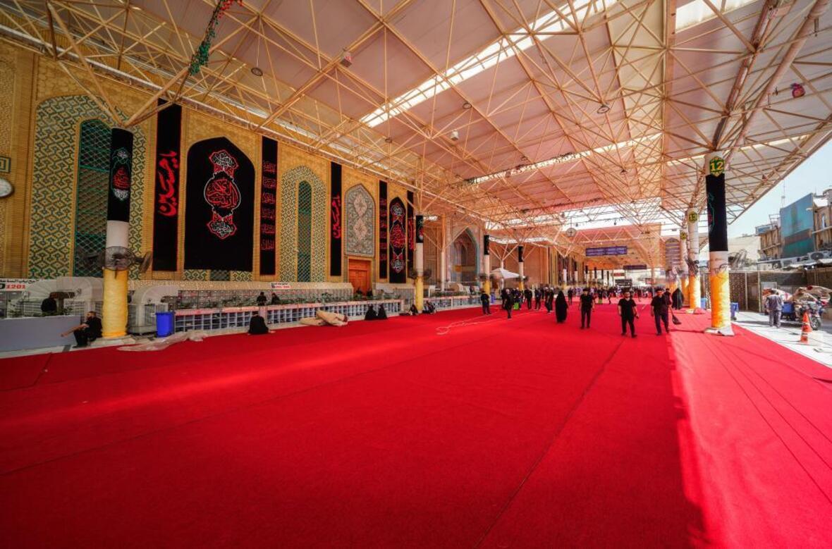 Imam Ali Shrine covered with red carpets ahead of Ashura (+Photos)