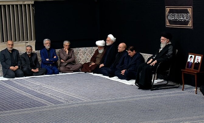 Ang pagdaraos at presensya ng Kanyang Kamahalan, si Ayatollah Seyyid Imam Ali Khamenei, Pinuno ng Islamikong Rebolusyon ng Iran, sa ikalawang araw ng Muharram ni Imam Hussein (as), sa Husseiniyah ni Yumaong Imam Khomeini, sa Tehran