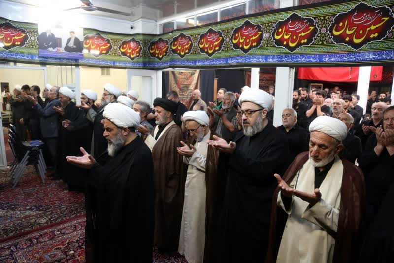 نماز جماعت ظهر عاشورای حسینی در حسینیه دفتر آیت‌الله فاضل لنکرانی اقامه شد + تصاویر