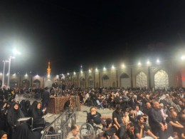 مأتم العزاء والحزن في صحن الغدير؛ الزوار اللبنانيون يقيمون مراسم صاحب القربة في ليلة العباس(ع)