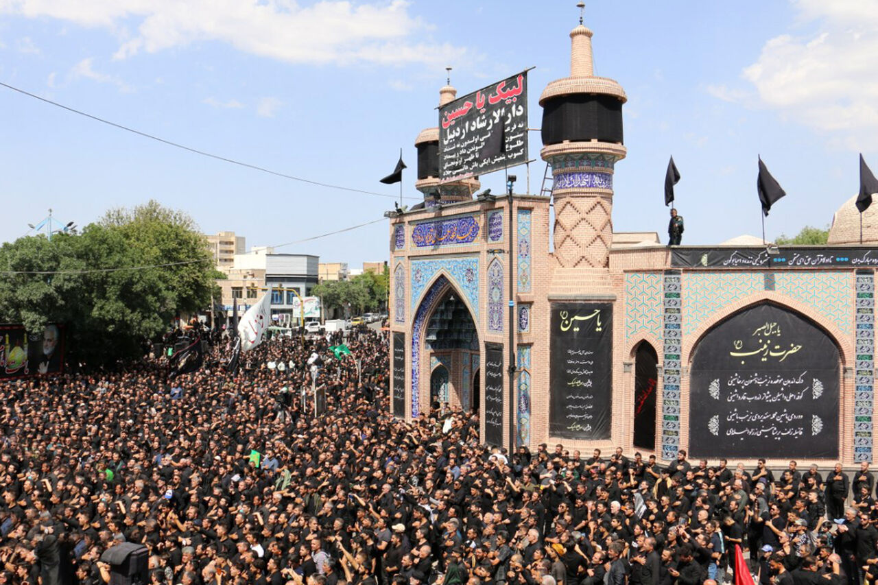 Minarkahan ng mga Iranian ang ika-sampung araw na kaarawan ng Muharram Ashura anibersaryo sa pagka-martir ni Imam al-Hussein (as)