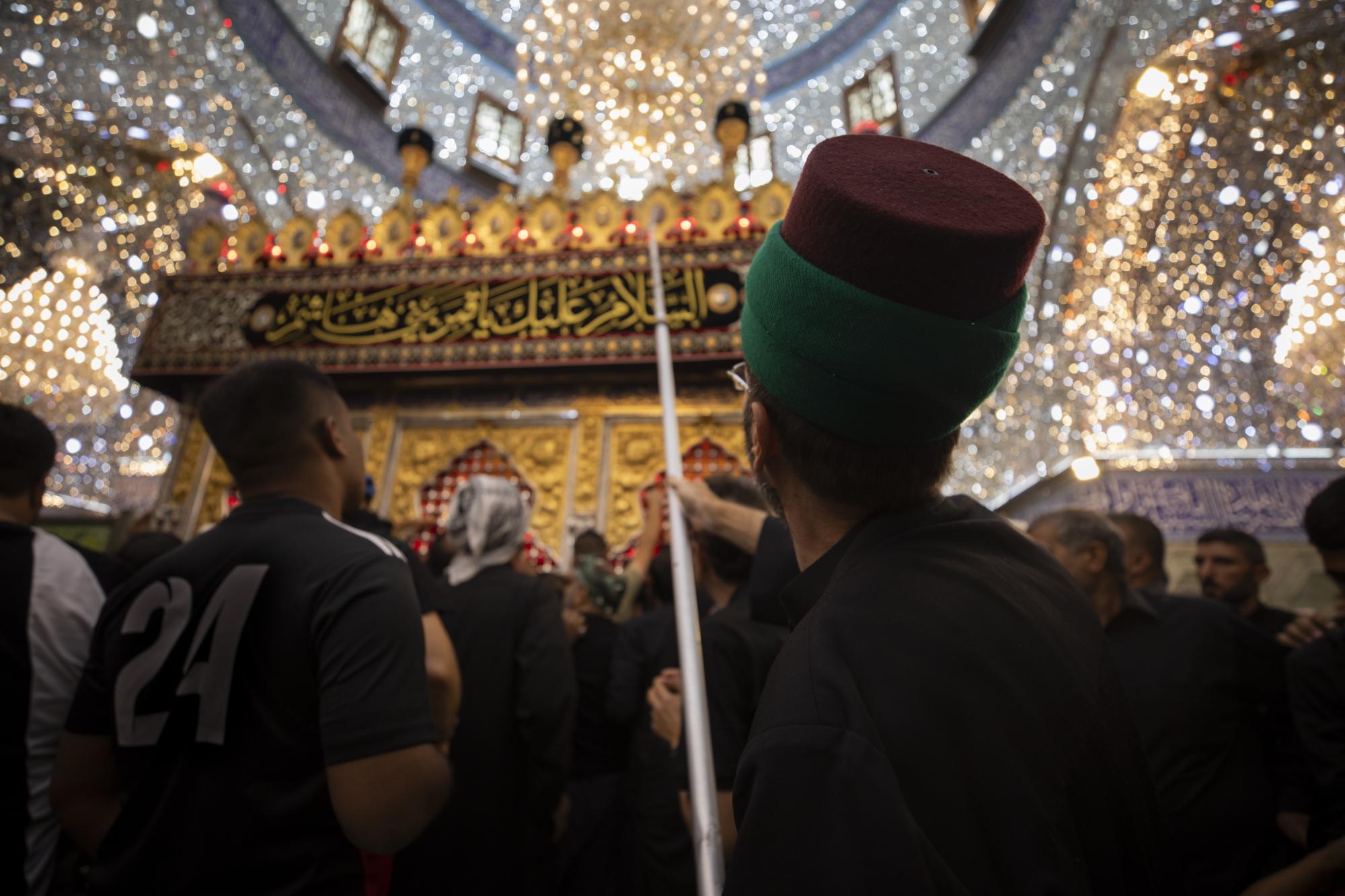 Sayed servants' division of Al-Abbas shrine exerts its efforts to provide various services to visitors (+Photos)