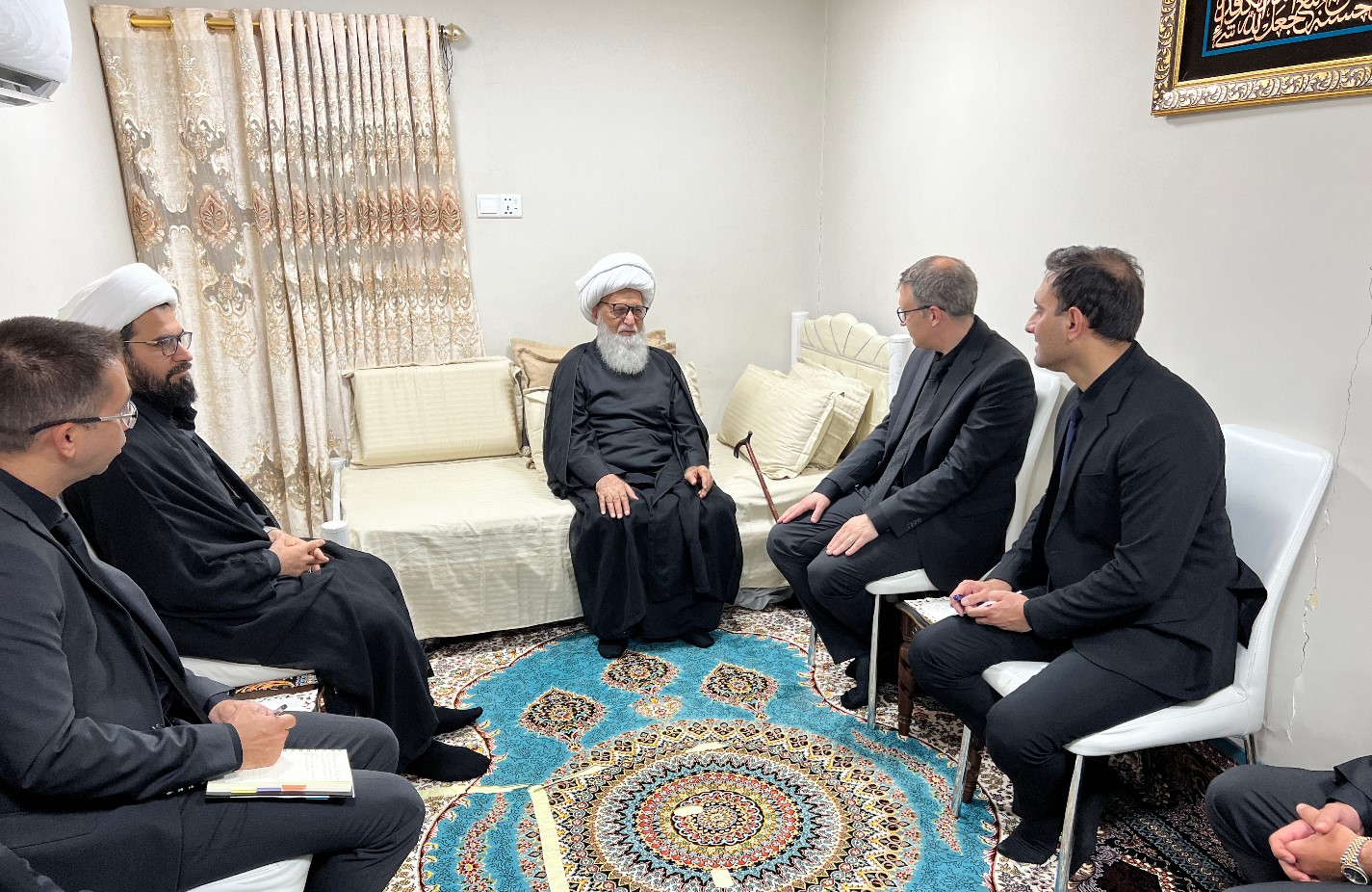 آية الله النجفي يستقبل السفير التركي في العراق