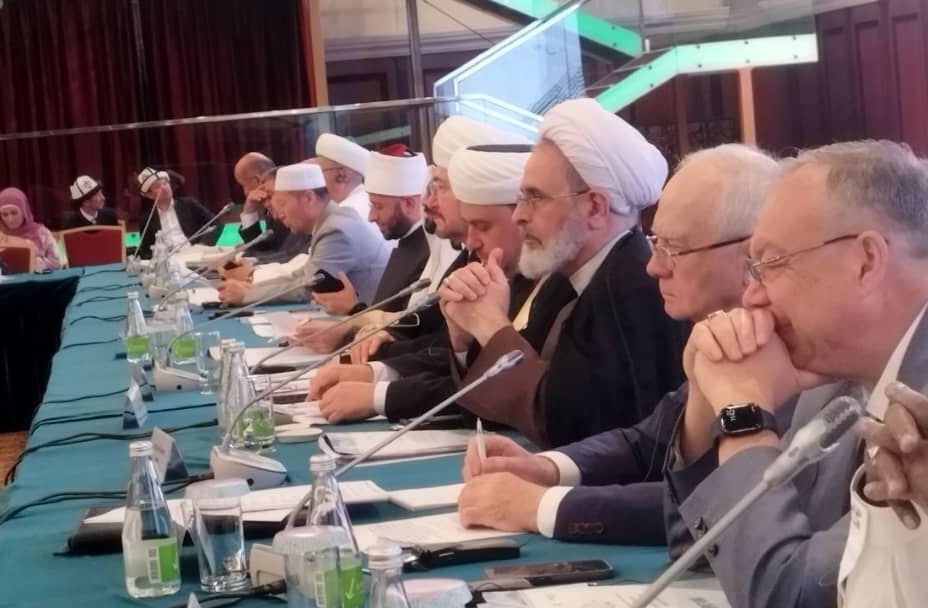 اية الله اعرافي في اجتماع قازان: فراغ المعنوية، اضر بنمط حياة البشرية