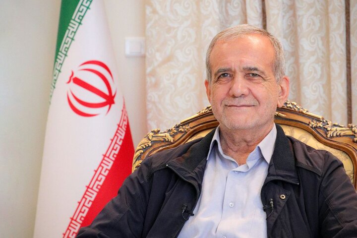 پزشکیان: تتبع السياسات العامة للنظام وقائد الثورة هو مفتاح حل الخلافات