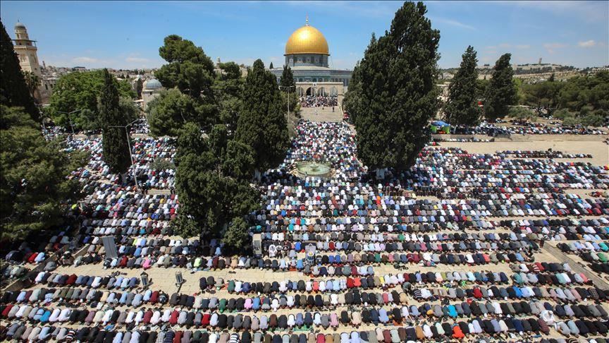 35 ألفا يؤدون صلاة الجمعة في المسجد الأقصى
