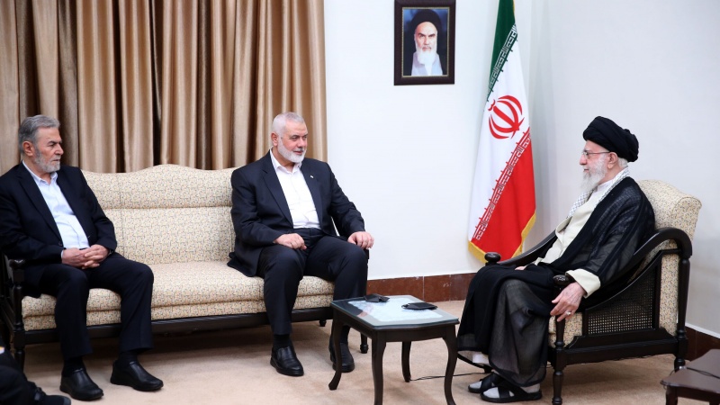 Imam Khamenei: Hari Ini Panji Islam Tertinggi Ada di Tangan Rakyat Gaza