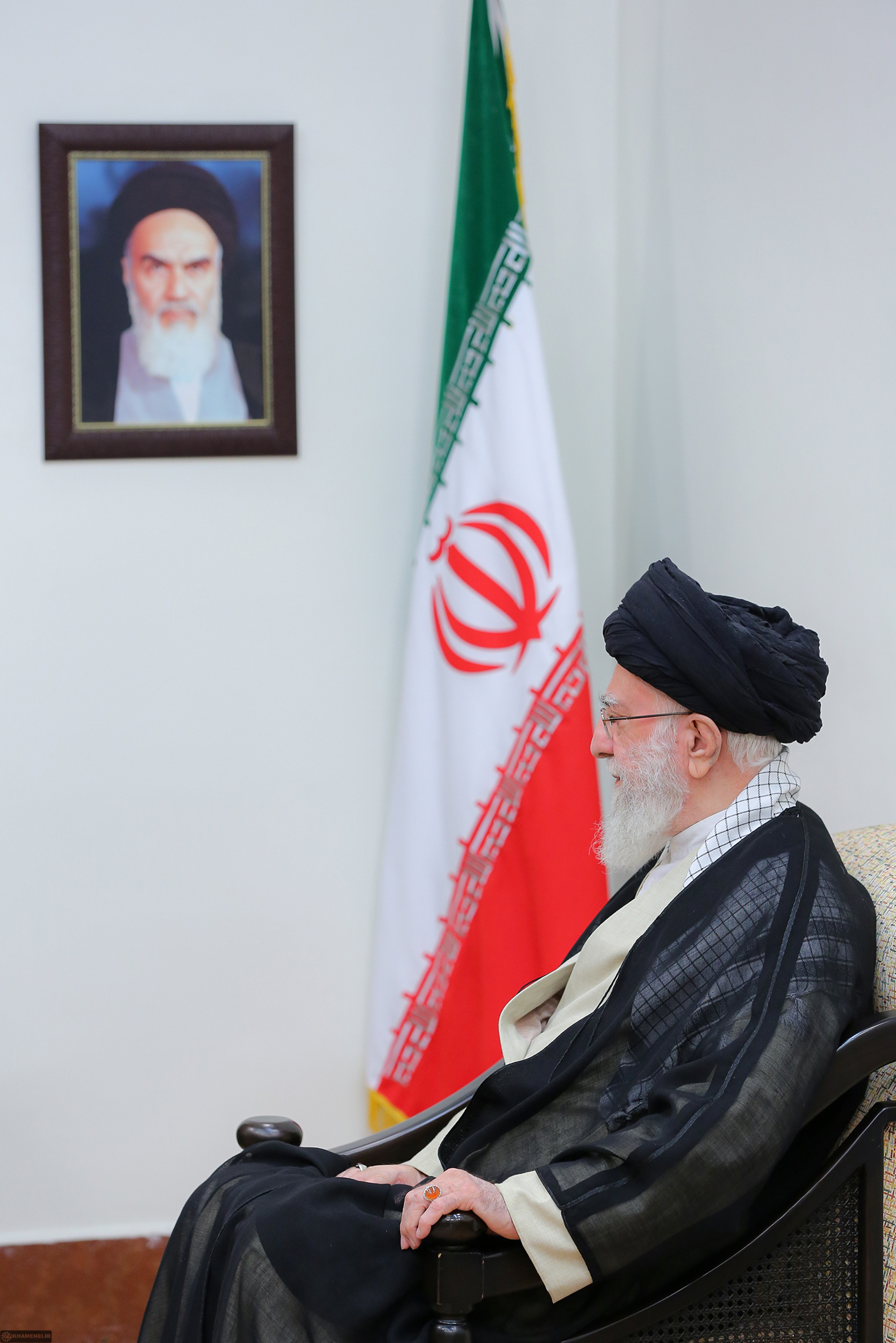 Photos: Imam Khamenei meets with Armenian PM