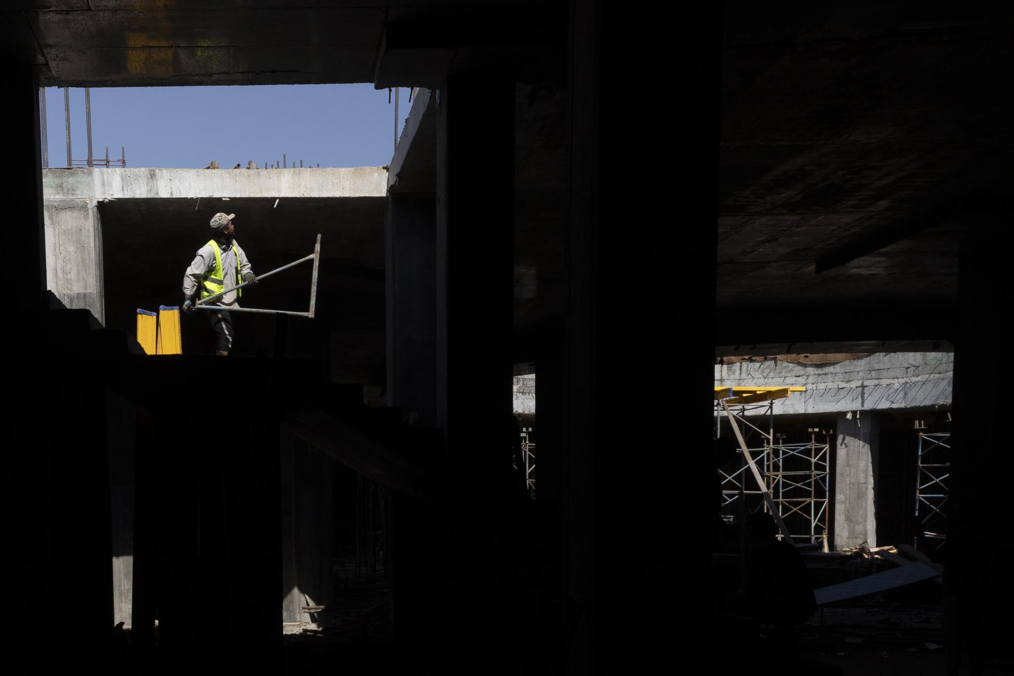 Al-Abbas Shrine resumes work on Umm al-Baneen courtyard Project (+Photos)