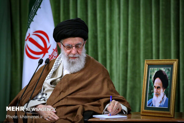 ئایەتوڵا خامنەیی: تۆڵەسەندنەوەی خوێنی شەهید هەنیە بە ئەرکی خۆمان دەزانین