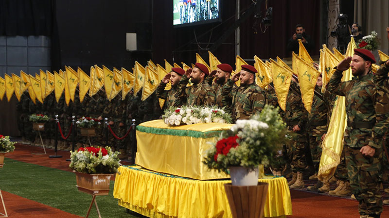 ဘေရွတ်မြို့ တောင်ပိုင်း ဆင်ခြေဖုံးမှာ လက်ဘနွန် ဟစ်ဇ်ဘွလ္လာဟ် အကြီးတန်း တပ်မှူးရဲ့ ဈာပန။ ။ video
